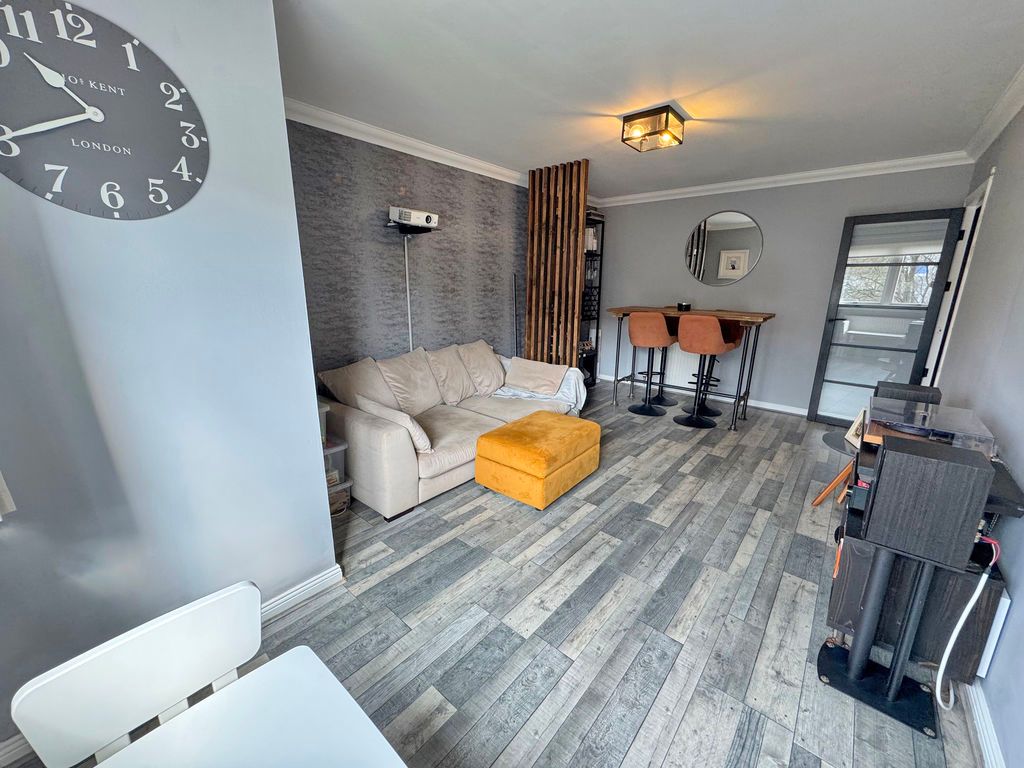 Property photo 3 of 14 Photo 8