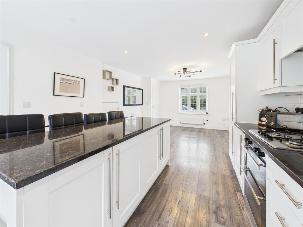 Property photo 3 of 22 Cam04907G0-Pr0339-Still018.Jpg