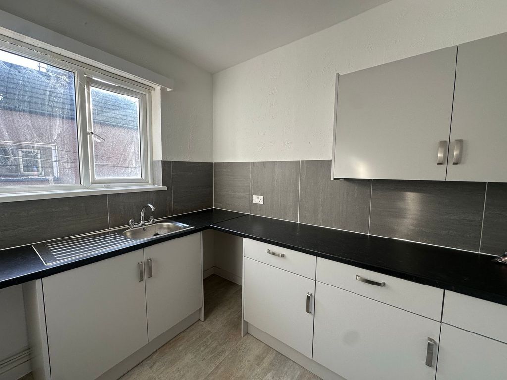 Property photo 2 of 4 Kitchen