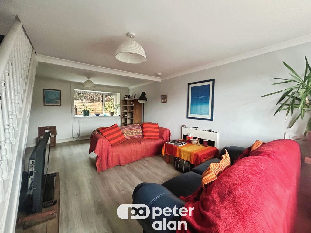 Property photo 3 of 11 Living Room