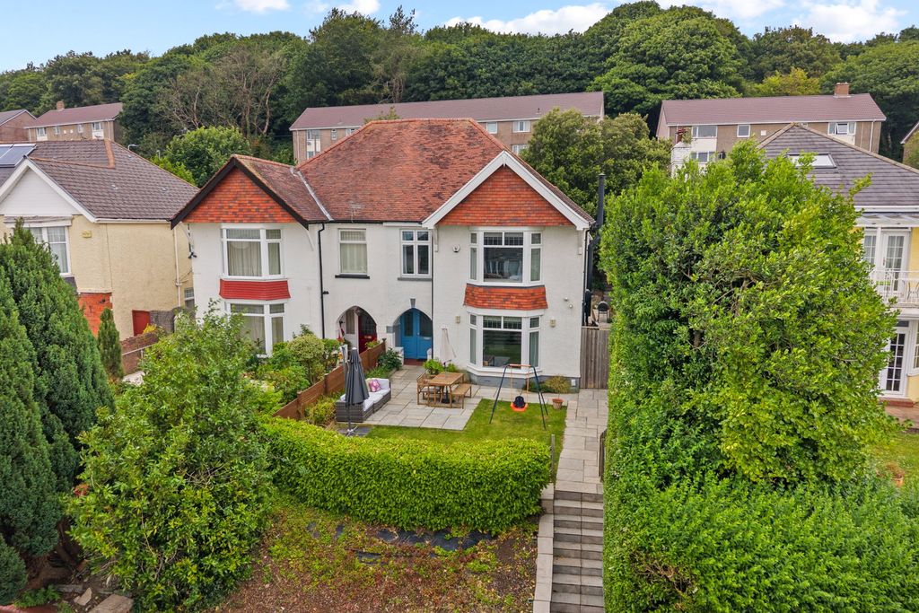 Property photo 1 of 36