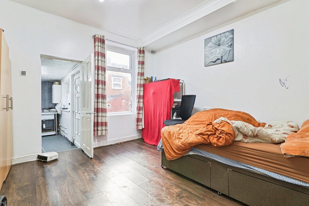 Property photo 2 of 12