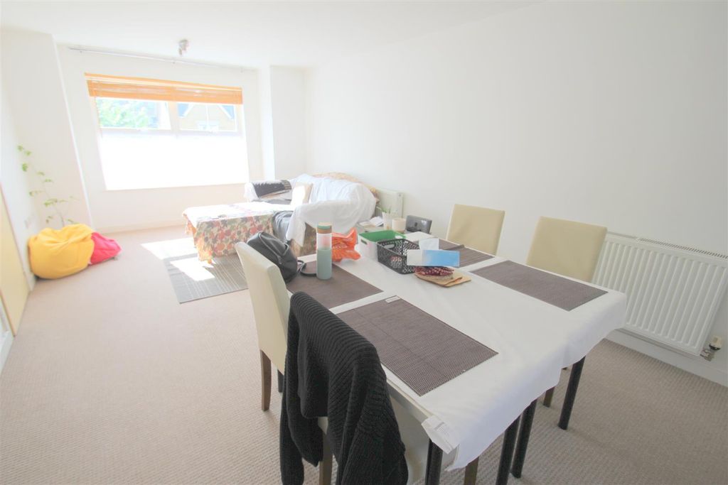 Property photo 3 of 9 Lounge Diner.Jpg