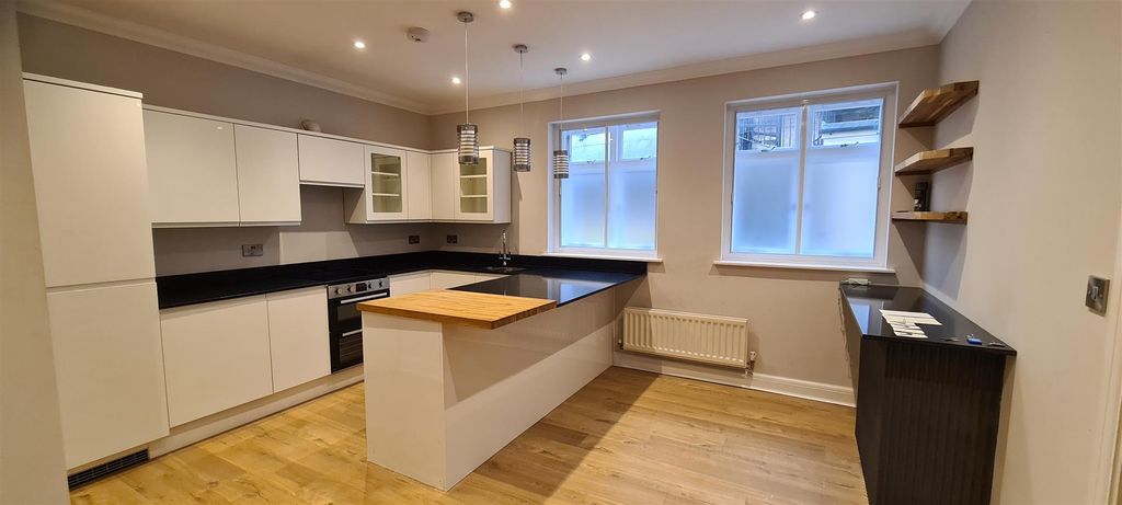 Property photo 2 of 12 Kitchen/Diner