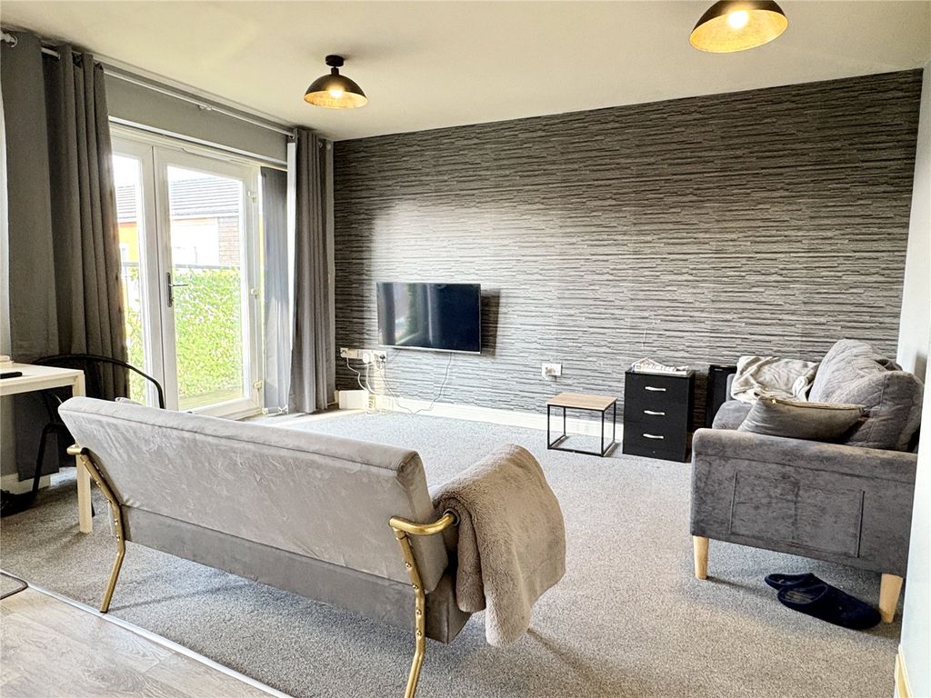Property photo 3 of 12 Lounge