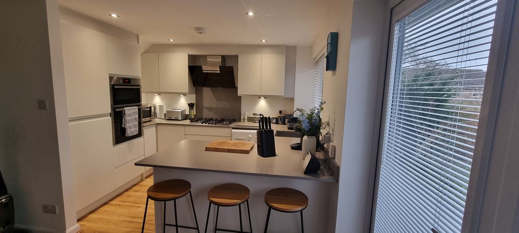 Property photo 3 of 11 Kitchen