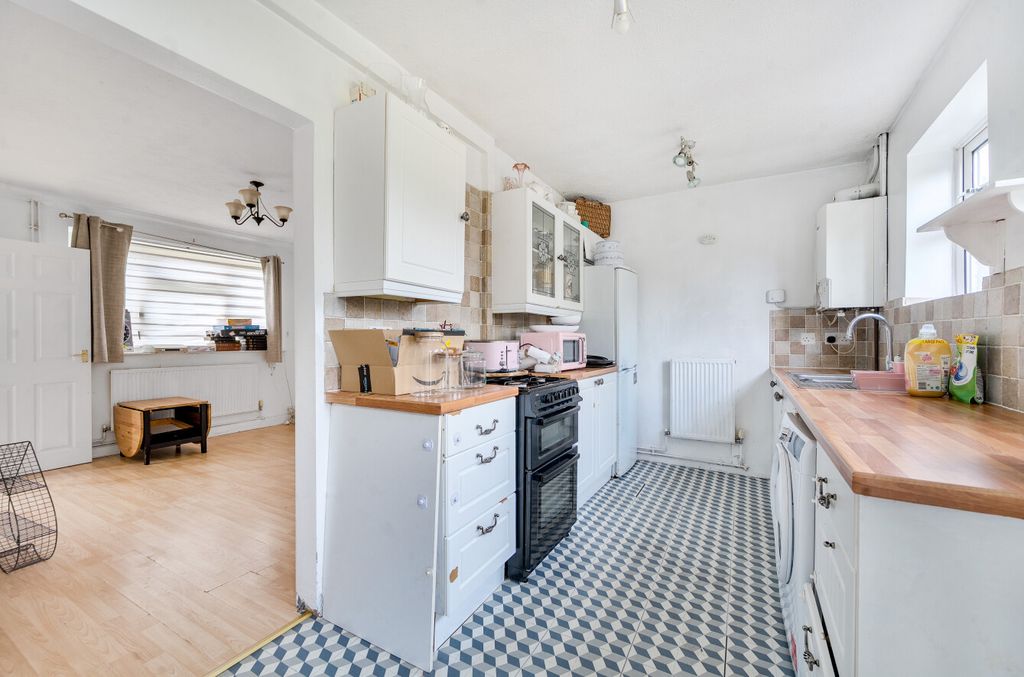 Property photo 3 of 12 1464016-20-6A2Fbe...