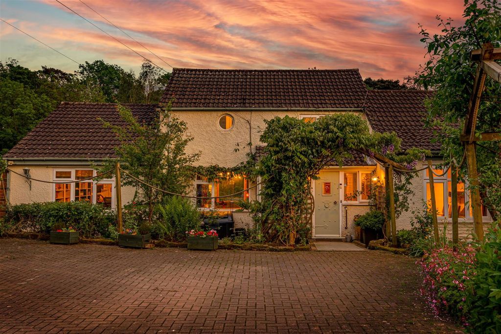 Property photo 1 of 32
