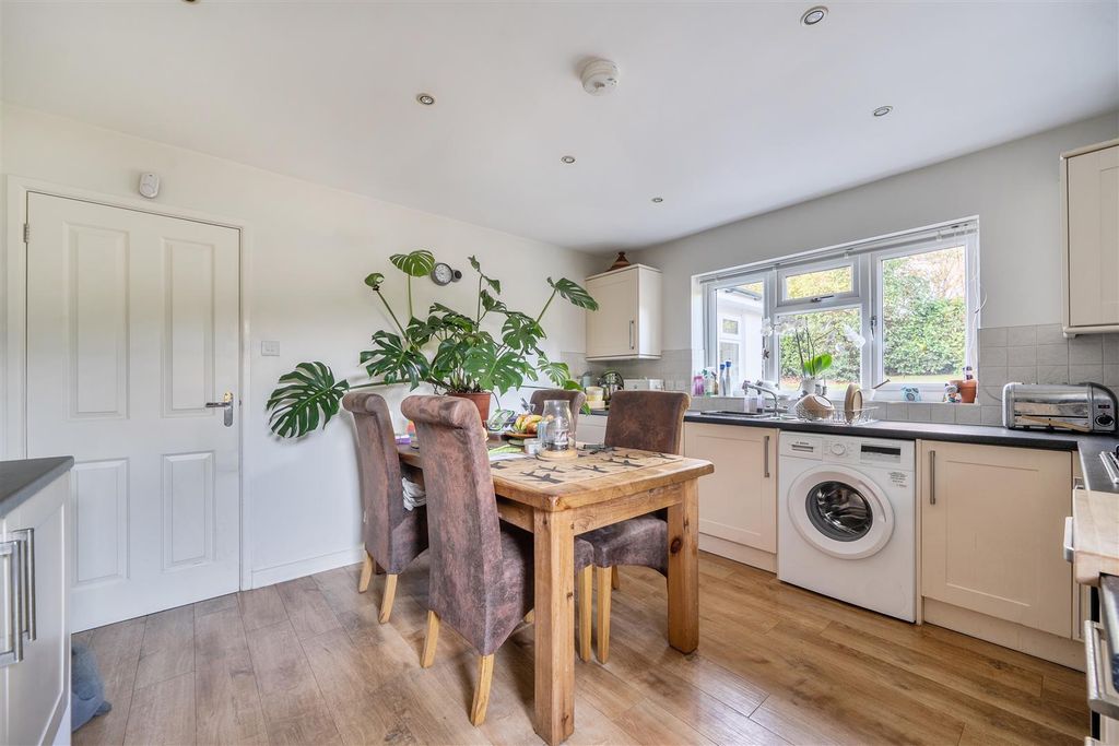 Property photo 2 of 9 Kitchen .Jpg