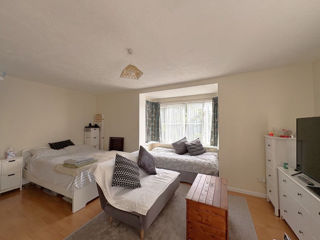 Property photo 3 of 7 717183