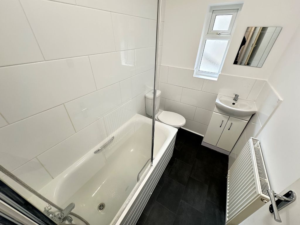 Property photo 3 of 8 5092622