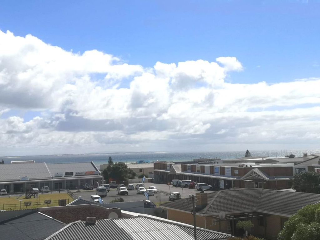 Property photo 2 of 26 1Sw1684598