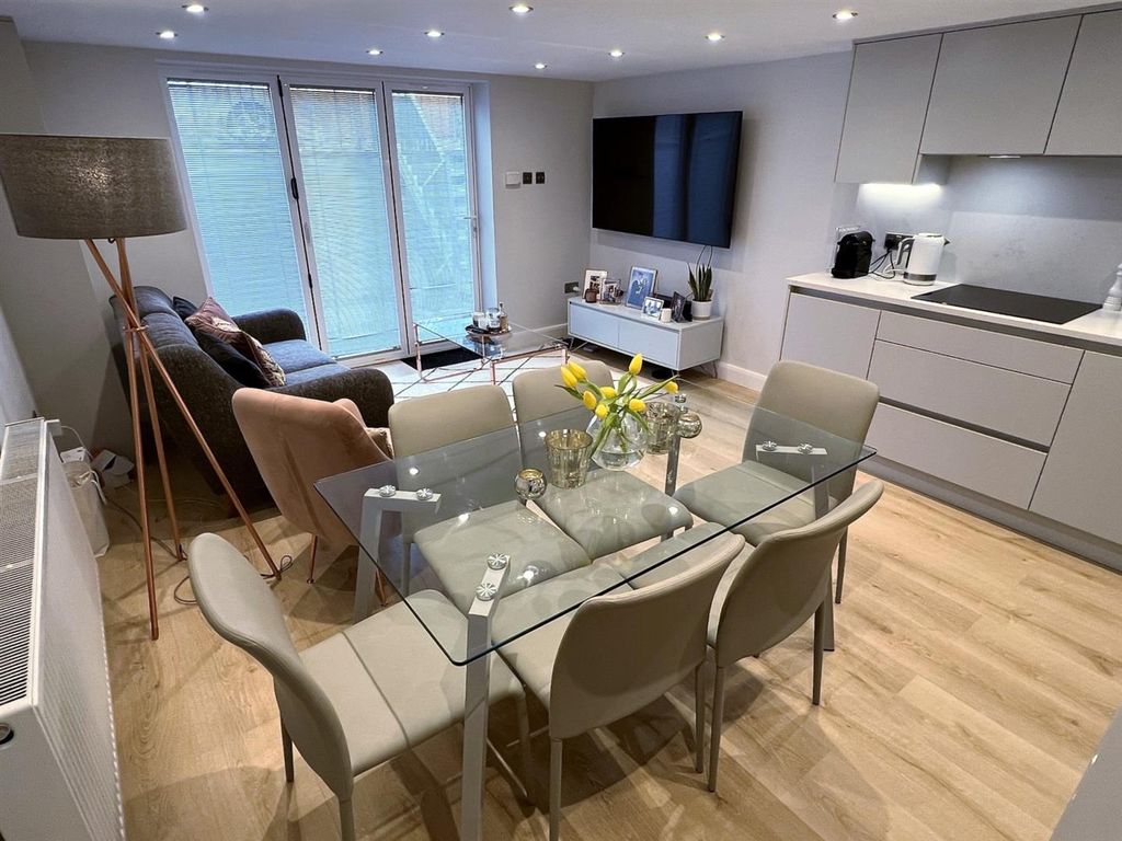 Property photo 2 of 26