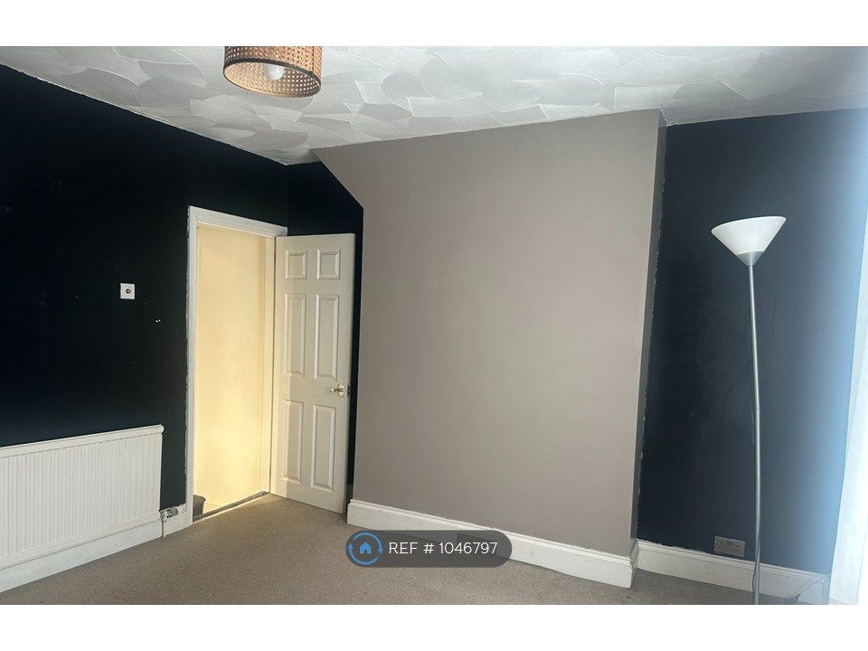 Property photo 3 of 10 Bedroom 1 - 1st Floor