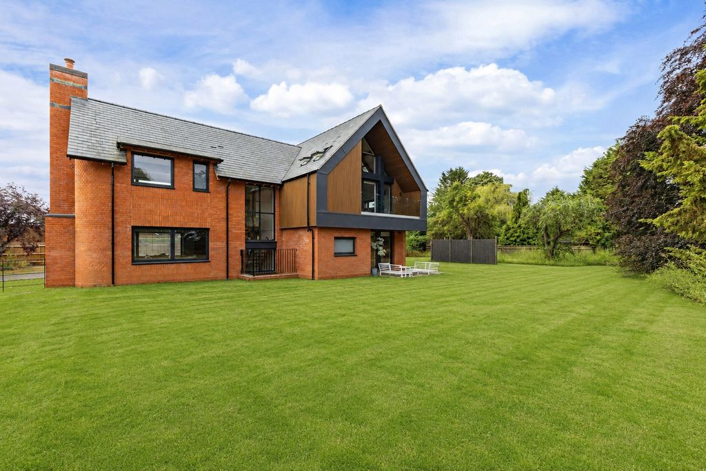 Property photo 1 of 26