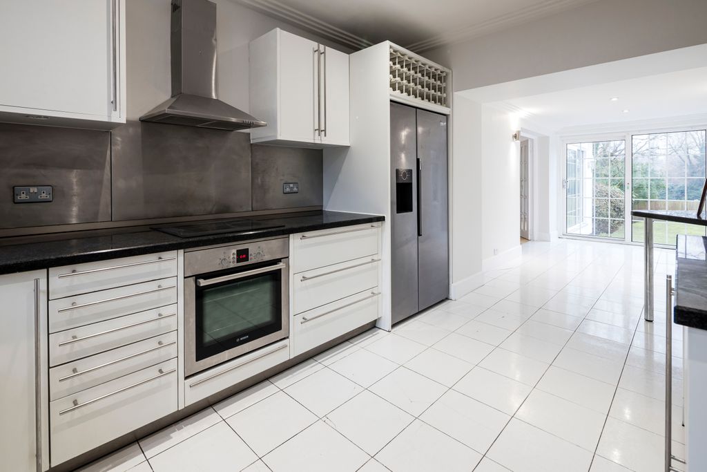 Property photo 2 of 26