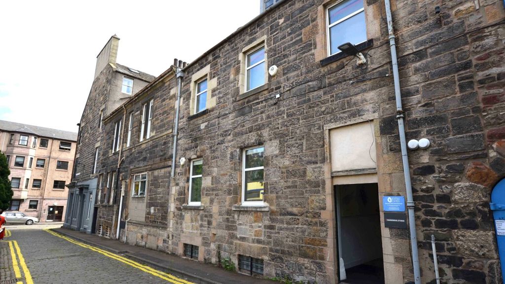 Property photo 1 of 9 Allied-Surveyors-Scotland-(Gf1) 3 Queen Charlotte