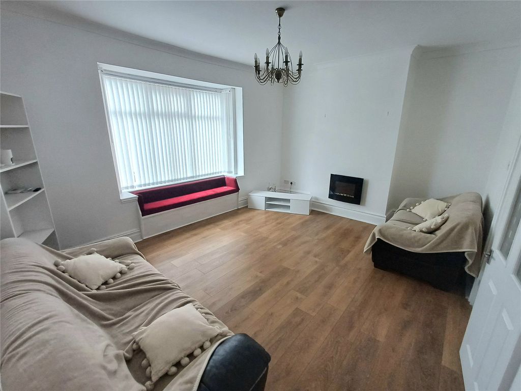 Property photo 2 of 25 Picture No. 17