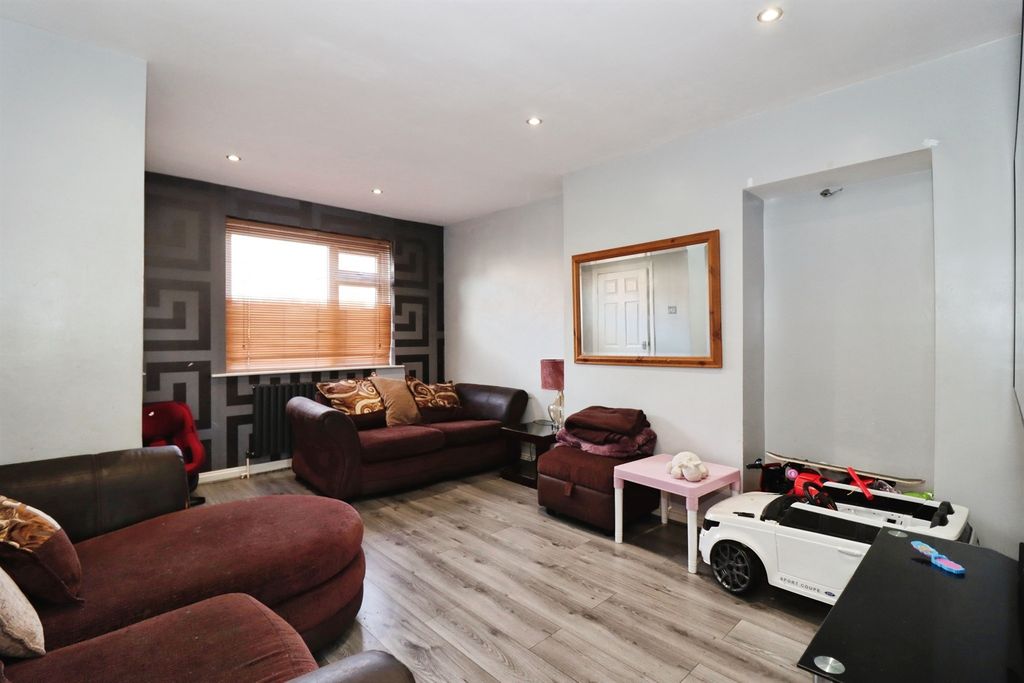 Property photo 3 of 17