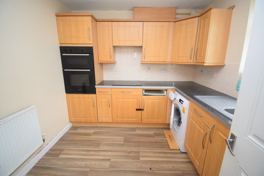 Property photo 3 of 9 Kitchen