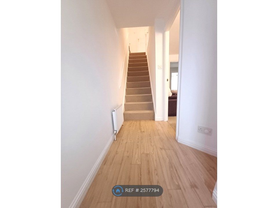 Property photo 2 of 19 Entrance