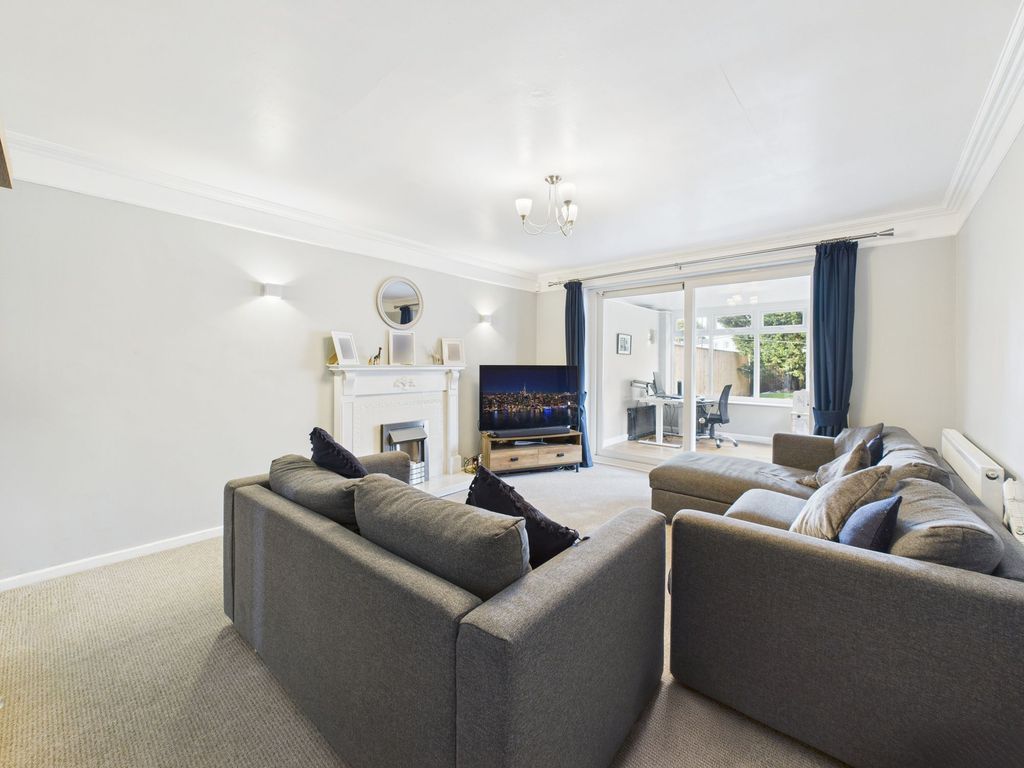 Property photo 2 of 14 Lounge