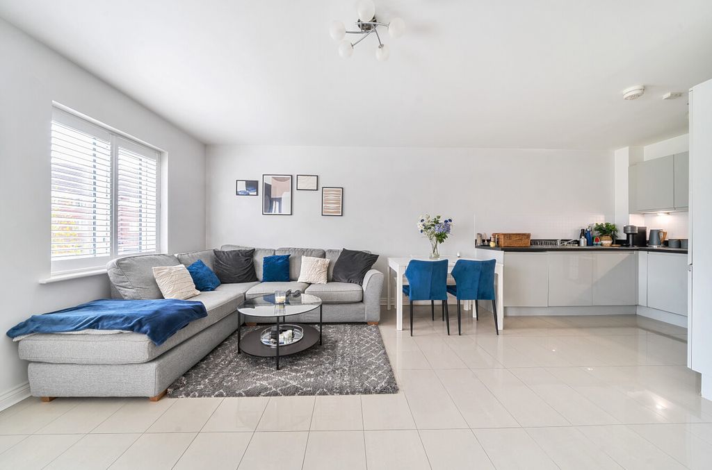 Property photo 3 of 16 1364883-11-68E647...