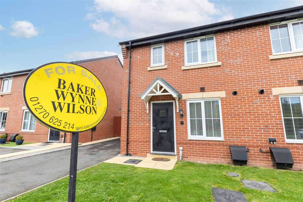 Property photo 3 of 28 8Farmclose-3.Jpg