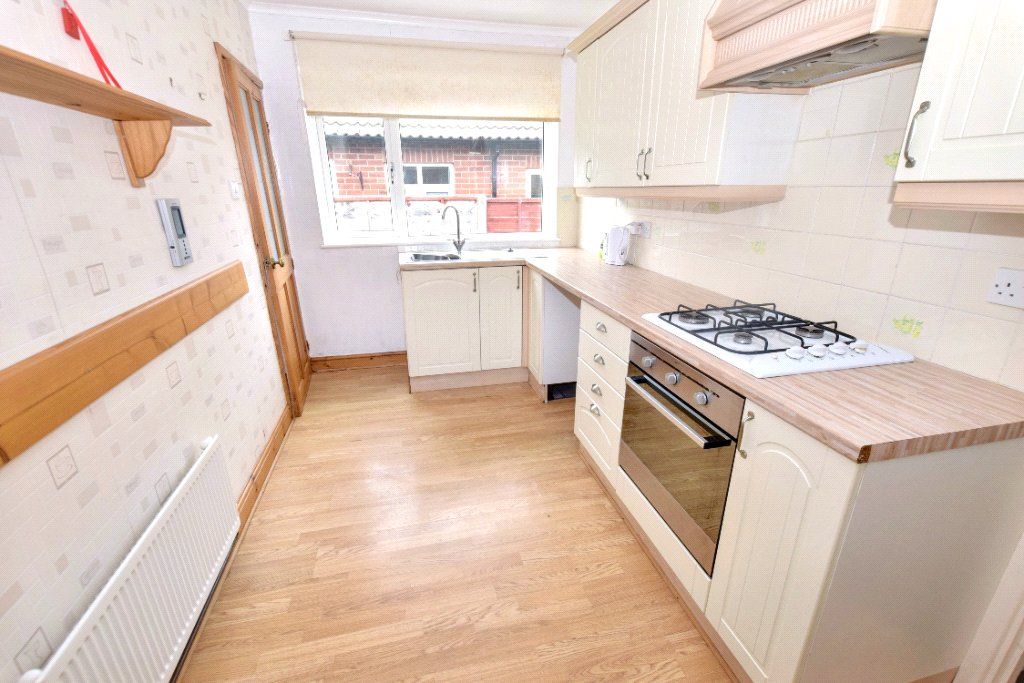 Property photo 3 of 16 Kitchen