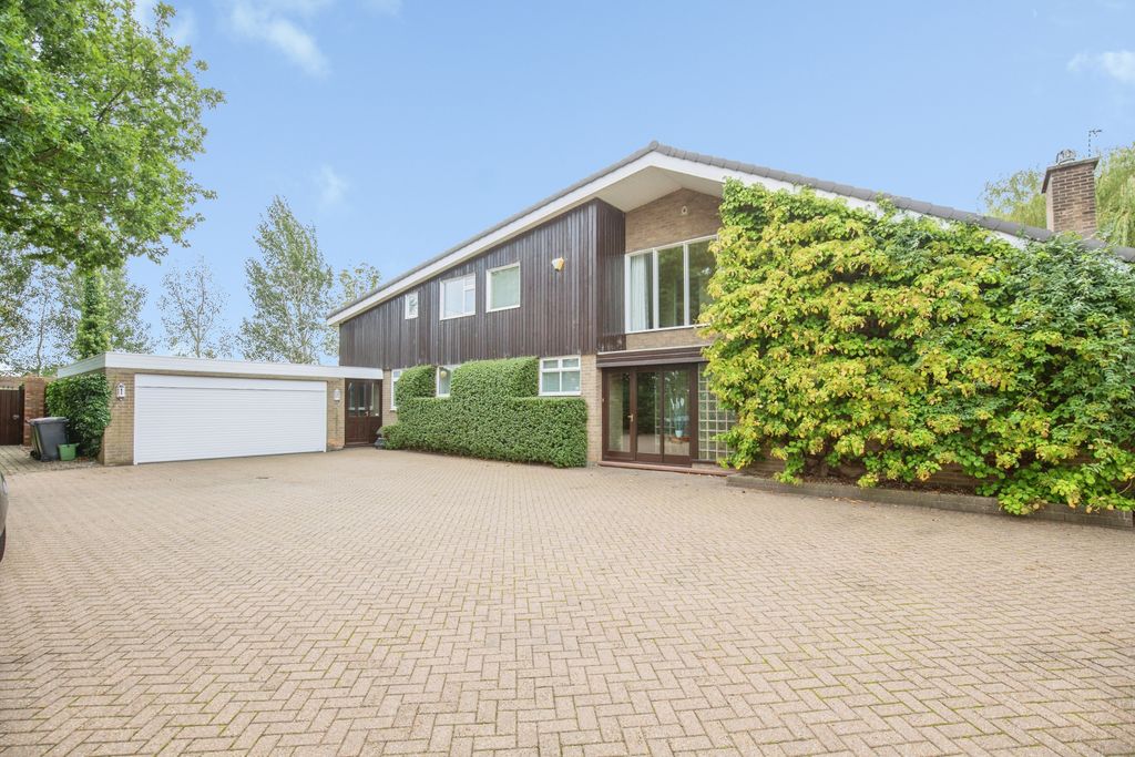 Property photo 1 of 46 1Afe3F8c-Mw26-2996