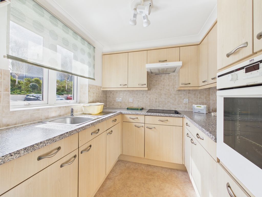 Property photo 2 of 6 Kitchen