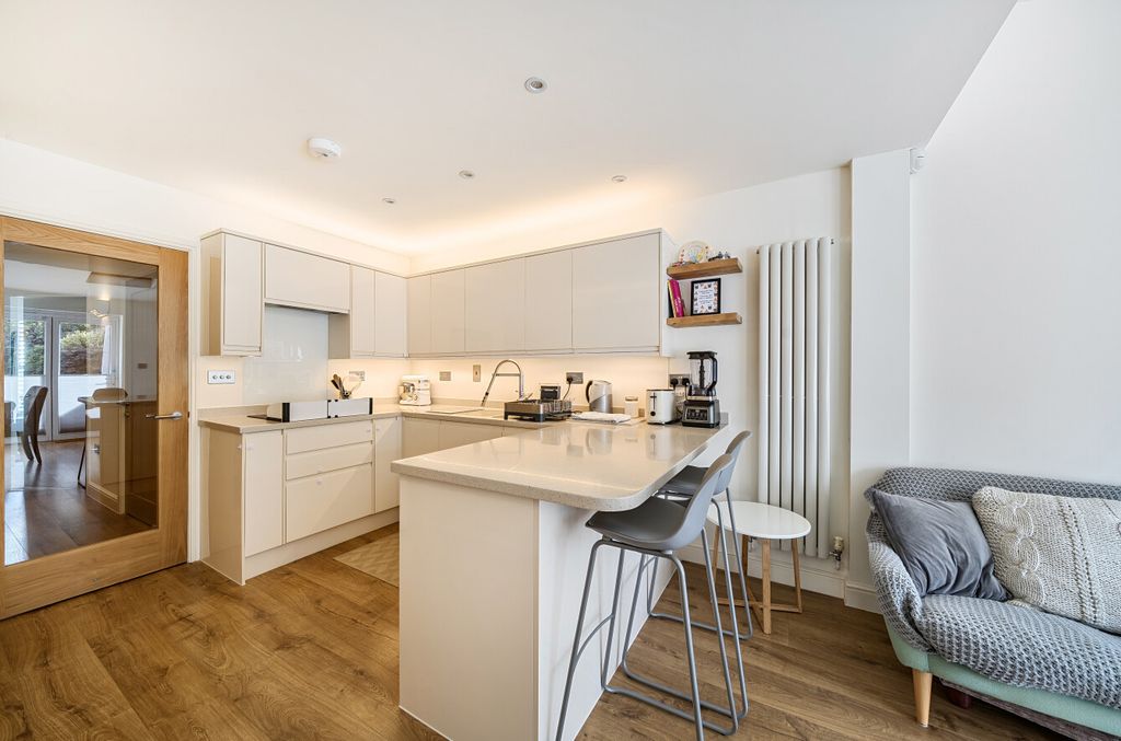 Property photo 3 of 20 1350485-14-68c048...