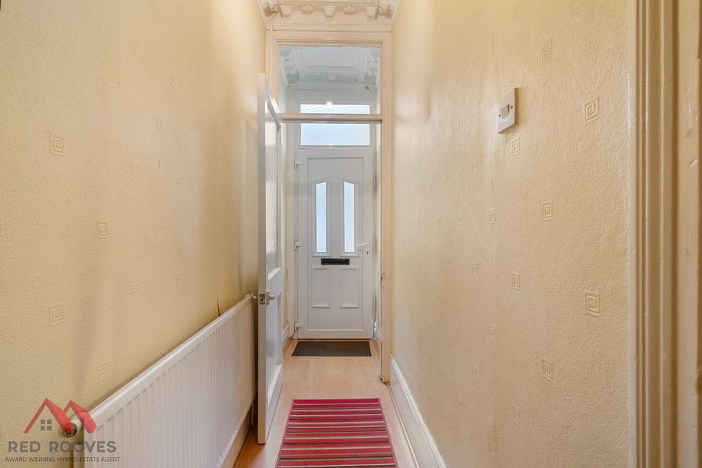 Property photo 2 of 28 Hallway