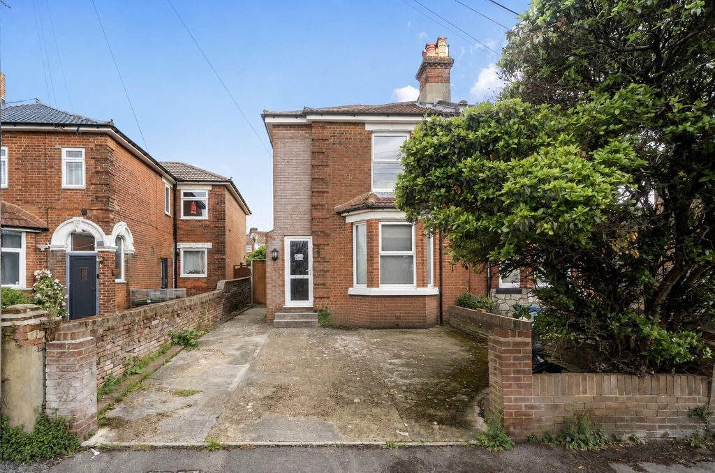Property photo 1 of 27 Picture No. 32