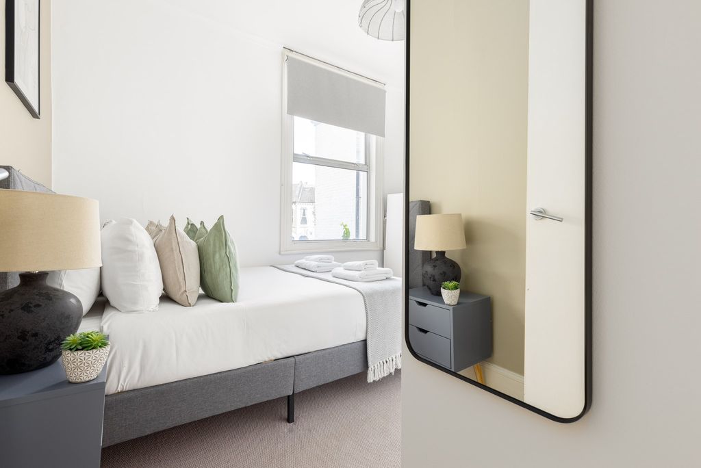 Property photo 3 of 27 Bedroom