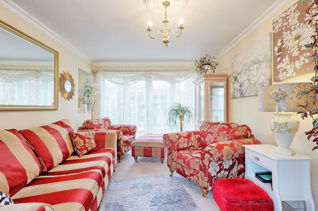 Property photo 3 of 28