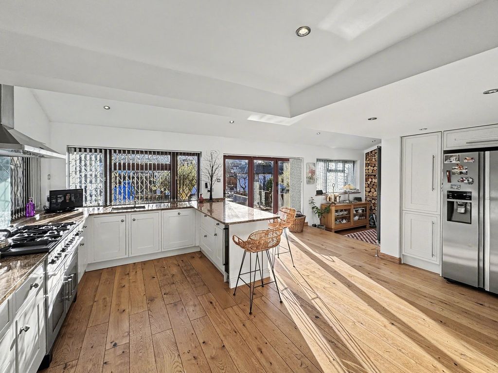 Property photo 2 of 37