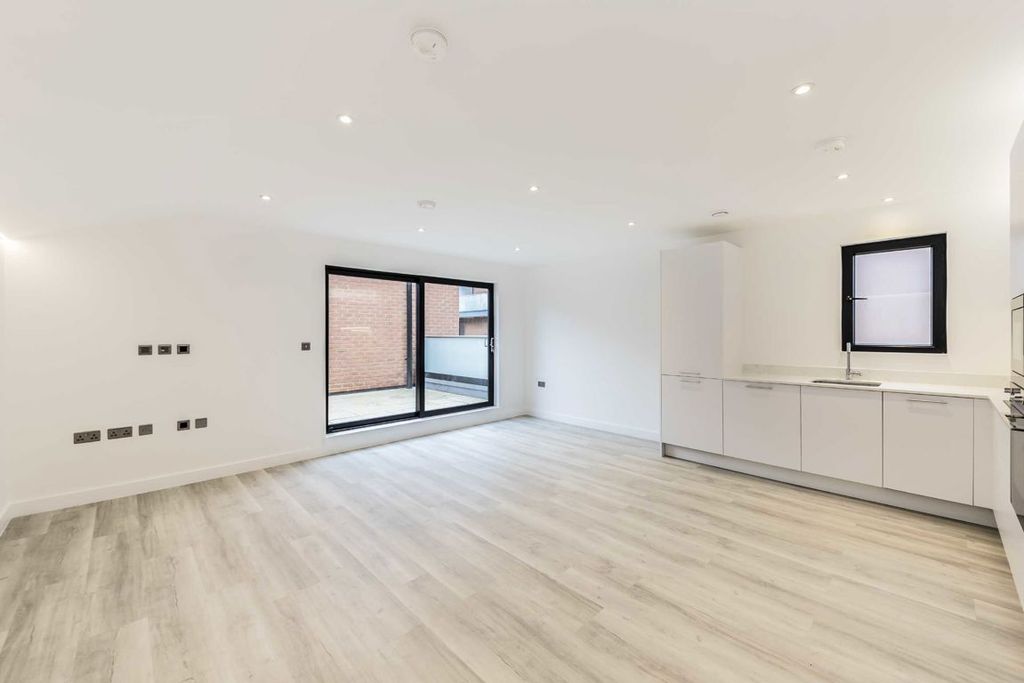 Property photo 3 of 6