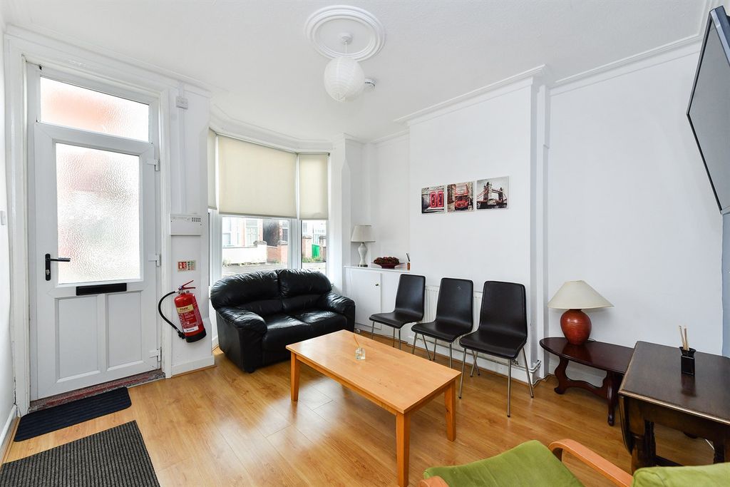 Property photo 1 of 11 (Main)