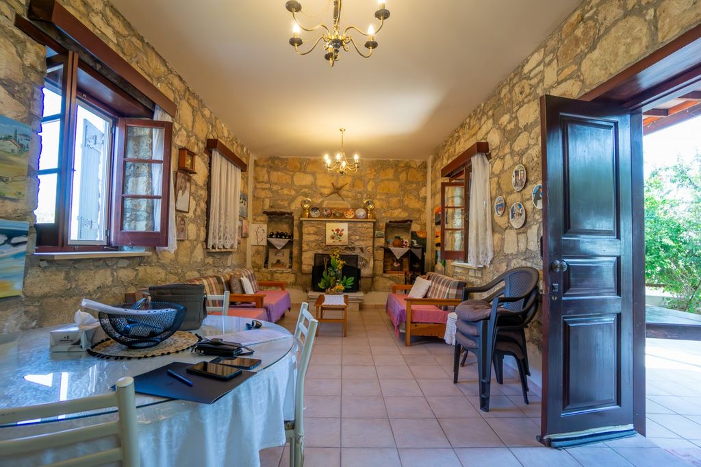 Property photo 3 of 18