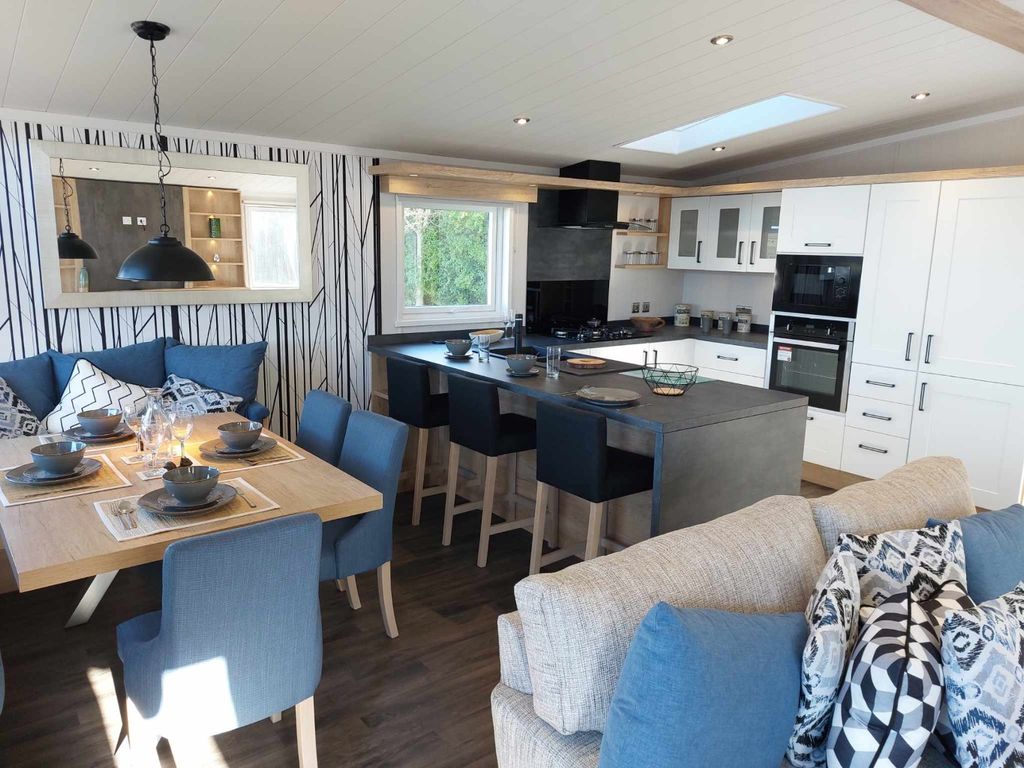 Property photo 2 of 8 5254761