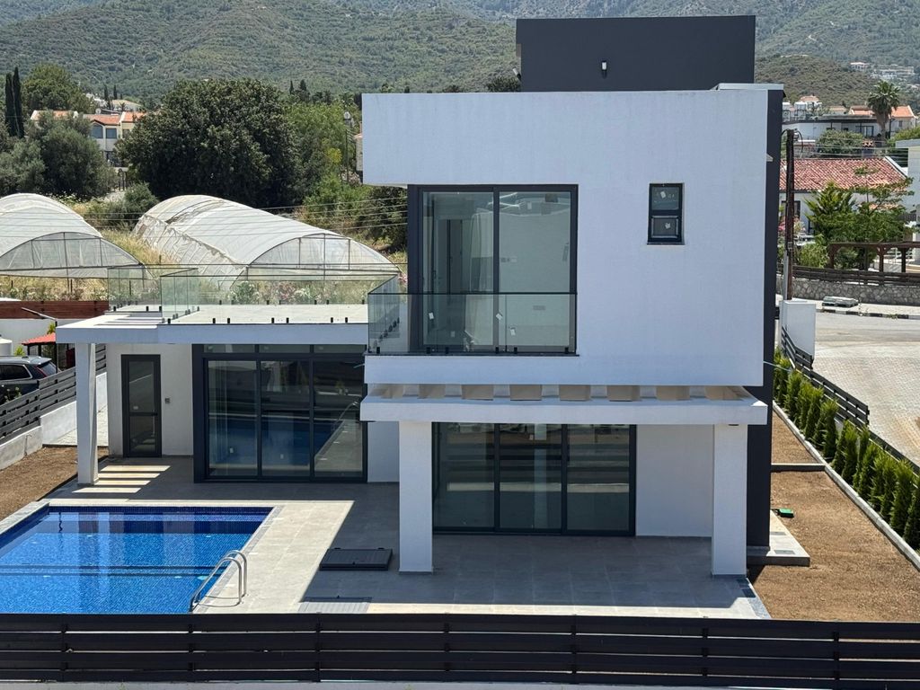 Property photo 1 of 21