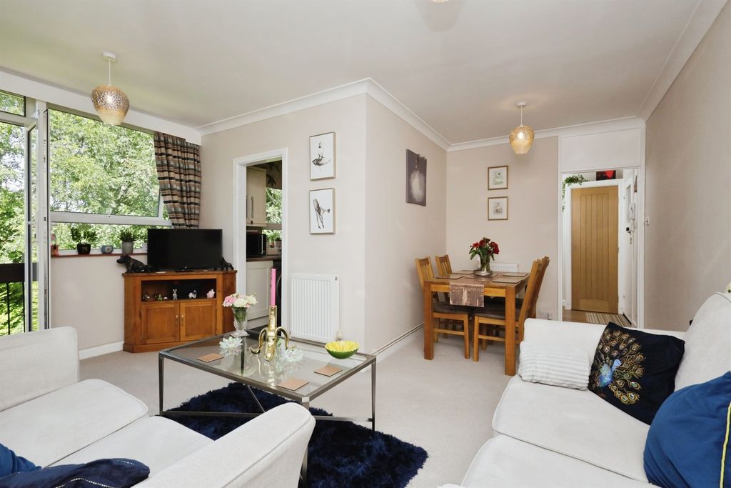Property photo 3 of 11