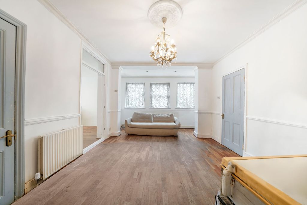Property photo 2 of 15 188 Parchmore Road - T64Gu2Hgtwicuissgvan