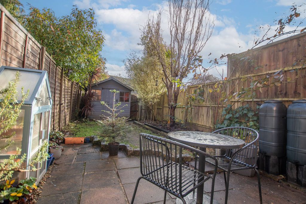 Property photo 2 of 12 Garden