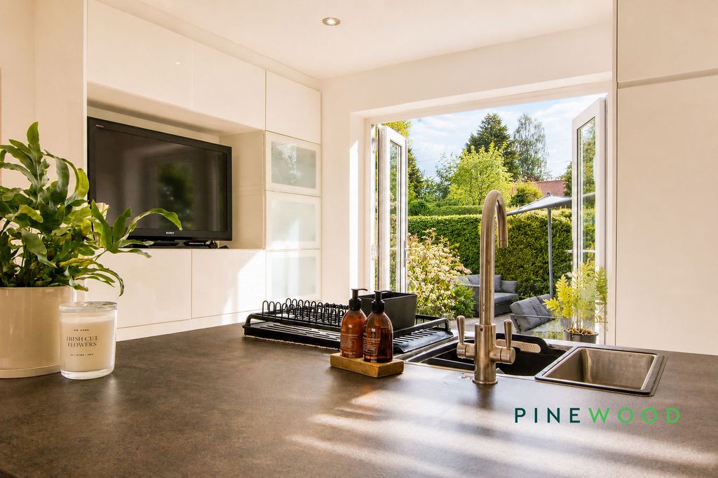 Property photo 3 of 32 Kitchen / Dining Room / Breakfast Room