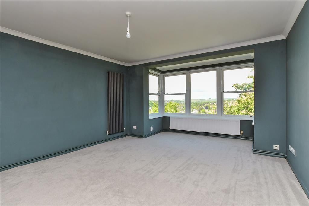Property photo 1 of 11 Lounge