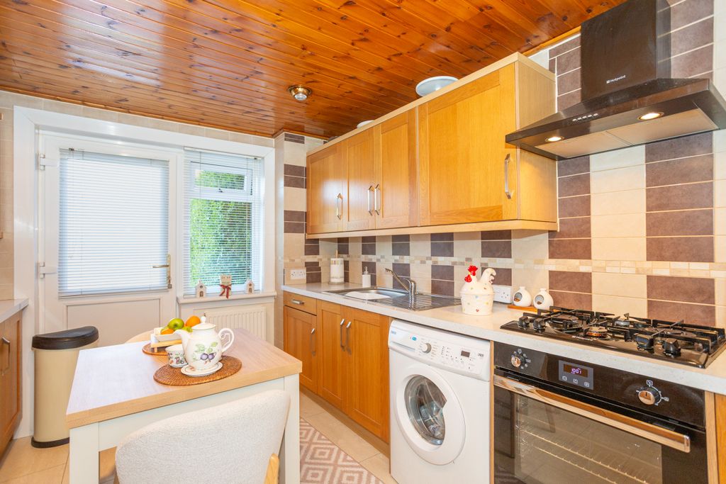 Property photo 3 of 25 Kitchen