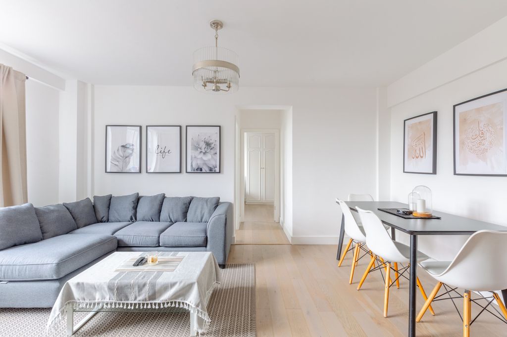 Property photo 2 of 21