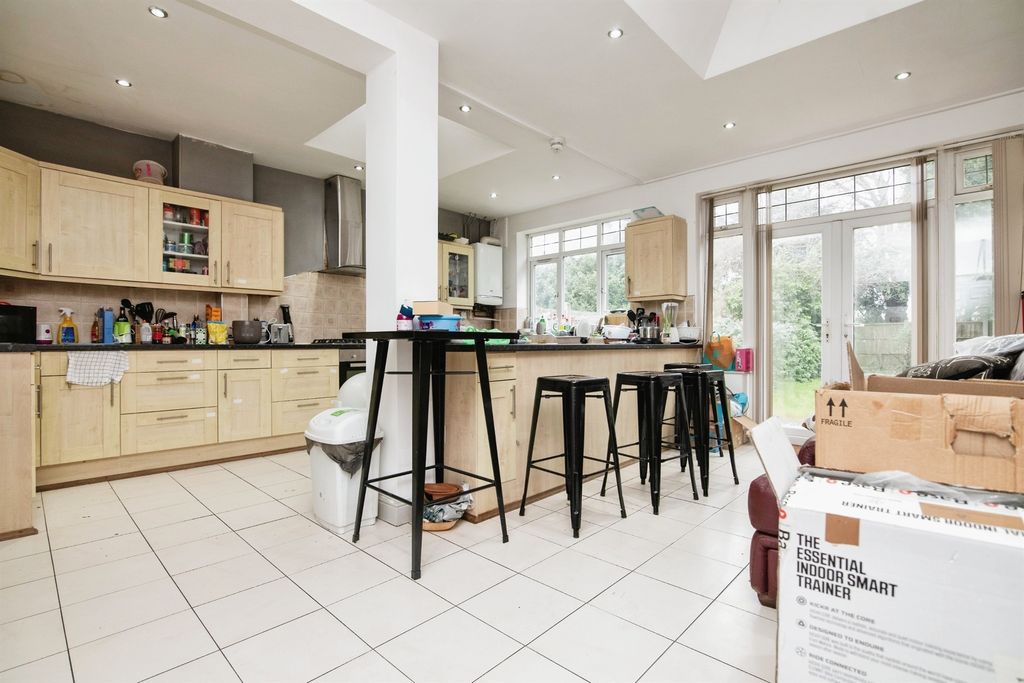 Property photo 3 of 27